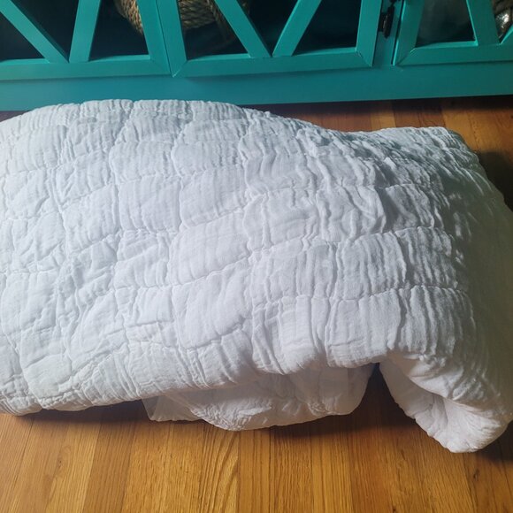 Pottery Barn Cloud Linen Full/Queen Quilt - Picture 2 of 4